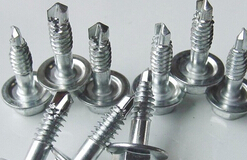 不同自攻螺釘?shù)牟煌饔?/></p><p>　　自攻螺釘是一種用于連接金屬板的螺釘，它的種類有很多，比如自攻銷緊螺釘、墻板自攻螺釘、自鉆自攻螺釘、盤頭和六角頭自攻螺釘?shù)鹊?，每種自攻螺釘都有不同的用途，下面具體介紹一下它們。</p><p>　　1、自攻銷緊螺釘也多用于薄的金屬板之間的連接。其螺紋為具有弧形三角截面的普通螺紋，螺紋表面也具有較高的硬度，故在連接時，螺釘也可在被連接件的螺紋底孔中攻出內(nèi)螺紋，從而形成連接。這種螺釘?shù)奶攸c(diǎn)是具有低擰入力矩和高鎖緊性能，比普通自攻螺釘具有更好的工作性能，并可代替機(jī)器螺釘使用。</p><p>　　2、墻板自攻螺釘用于石膏墻板等和金屬龍骨之間的連接。其螺紋為雙頭螺紋，螺紋表面也具有很高的硬度(≥HRC53)，能在不制出預(yù)制孔的條件下，快速擰入龍骨中，從而形成連接。</p><p>　　3、自鉆自攻螺釘與普通自攻螺釘不同之處是普通自攻螺釘在連接時，須經(jīng)過鉆孔(鉆螺紋底孔)和攻絲(包括緊固連接)兩道工序;而自鉆自攻螺釘在連接時，就將鉆孔和攻絲兩道工序合并一次完成。它先用螺釘前面的鉆頭進(jìn)行鉆孔，接著就用螺釘進(jìn)行攻絲(包括緊固連接)，節(jié)約施工時間，提高施工效率。</p><p>　　4、盤頭和六角頭自攻螺釘適用于鉆頭允許露出的場合，六角頭自攻螺釘可比盤頭自攻螺釘隨較大的力矩。沉頭和內(nèi)六角花形自攻螺釘適用于釘頭不允許露出的場合，內(nèi)六角花形自攻螺釘可比沉靜頭自攻螺釘承受較大的力矩;半沉靜頭自攻螺釘適用于釘頭允許輕微露出的場合。自攻螺釘?shù)难b拆時，開槽自攻螺釘需用一字形螺釘旋具，十字槽自攻螺釘需用十字形螺釘旋具，內(nèi)六角花形自攻螺釘需用內(nèi)六角花形扳手，六角頭自攻螺釘需用呆扳手、梅花扳手、套筒扳手或活扳手。</p>
            </div>
			<div   id=